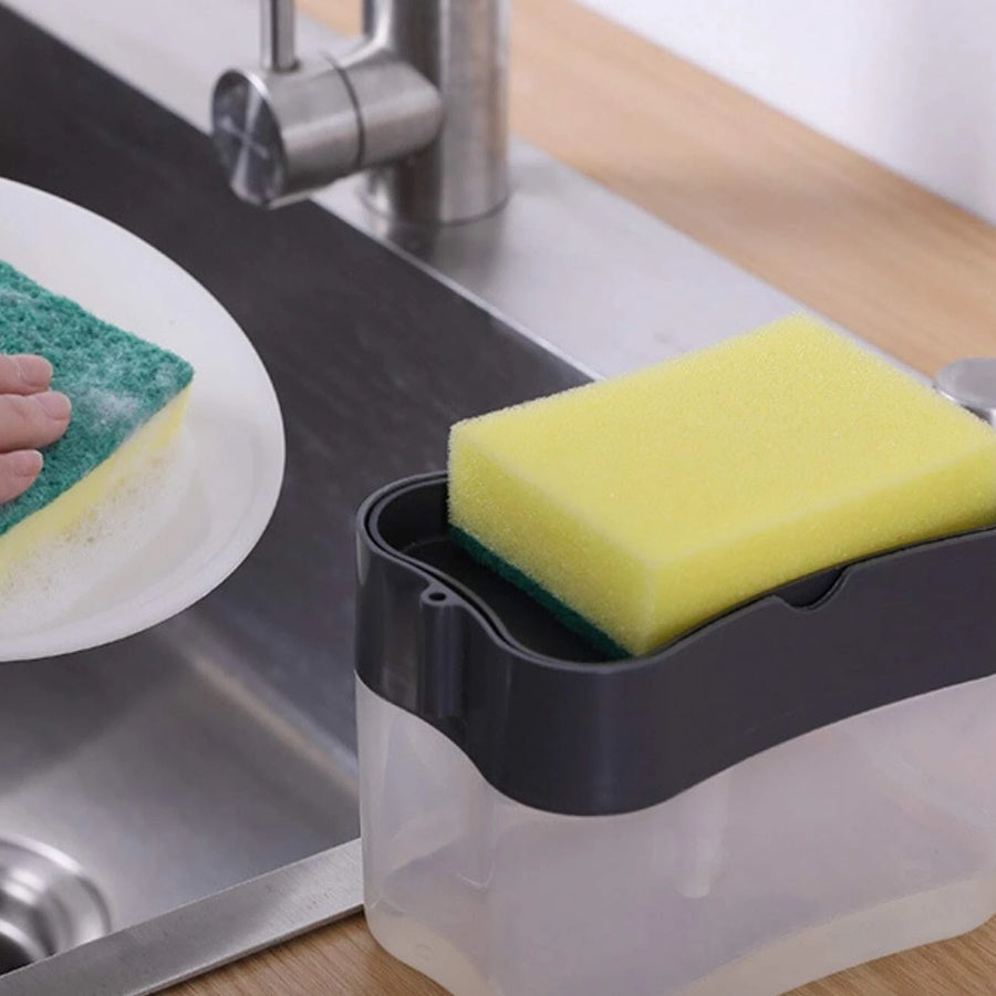 Zeep dispenser met spons houder in de keuken